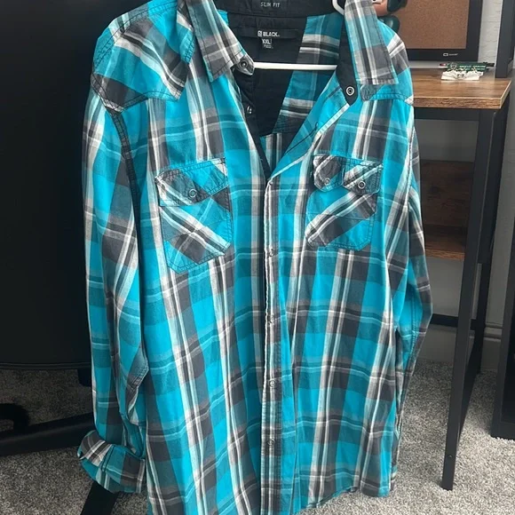 Button down - Picture 2 of 2